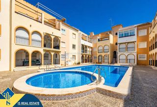 Maison à Playa de los Náufragos. Bungalow con piscina comunitaria, en la provincia de alicante, e