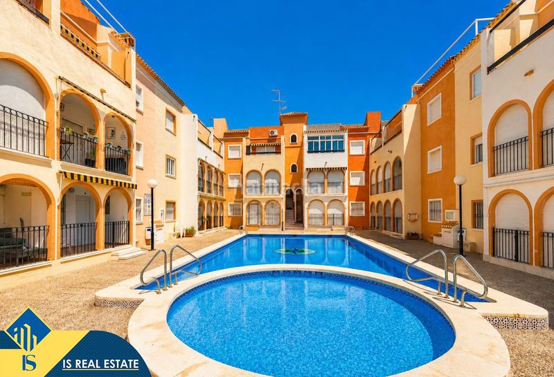 Foto 60408837-44fc-4d4a-9cea-db3d1476230c. Casa amb calefacció piscina a Playa de los Náufragos Torrevieja