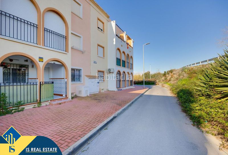 Foto 82fe603d-711f-49a3-b0a9-3ef9c2943585. Casa amb calefacció piscina a Playa de los Náufragos Torrevieja