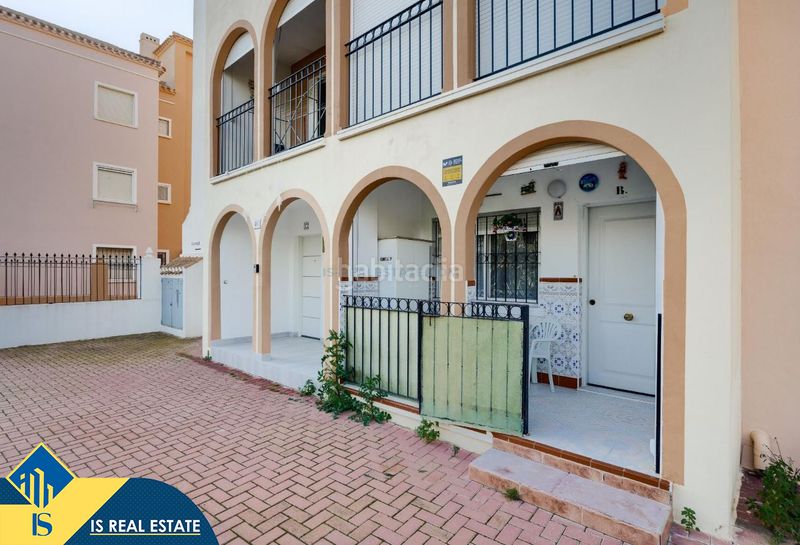 Foto 89a93a6b-20ee-4c23-adc4-e17983cf5aa9. Casa amb calefacció piscina a Playa de los Náufragos Torrevieja