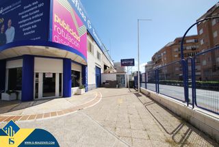 Building in Centro - Muelle Pesquero. Local comercial en la provincia de alicante, en la ciudad de tor