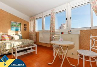 Piccolo appartamento in Centro - Muelle Pesquero. Apartamento con terraza en la provincia de alicante, en torrevie