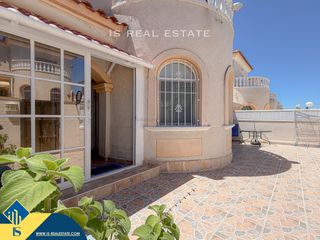 Chalet in Parque Acuático - Sector 25. Villa con piscina privada, en la provincia de alicante, en la lo