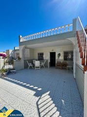 Maison jumelée à Zona Carrefour - Urbanizaciones. Casa con terraza en la provincia de alicante, en torrevieja. 2 h