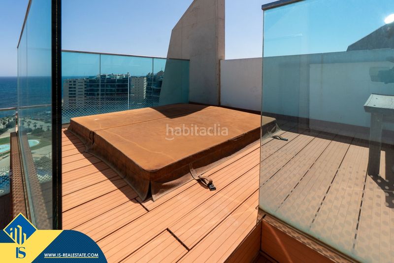 Foto a05961eb-f90d-49a1-aceb-3ea791eed30e. Àtic amb aparcament piscina a Punta Prima Torrevieja