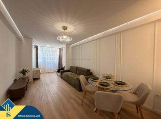 Etagenwohnung in Zona Playa del Cura. Apartamento reformado con terraza, en la provincia de alicante,