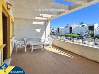 Penthouse in Los Balcones y los Altos. Ático con piscina comunitaria, en la provincia de alicante, en l