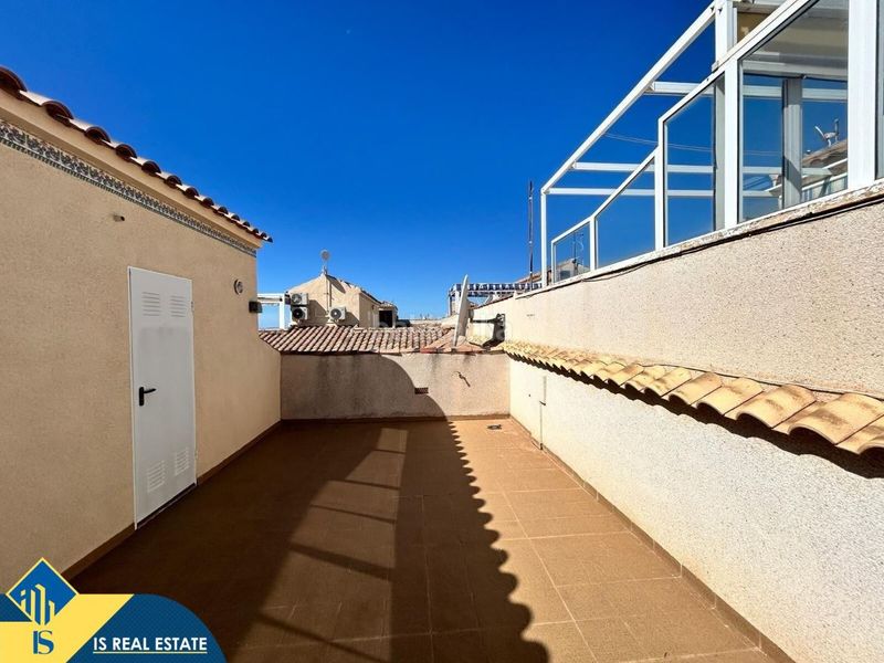 Foto d9ac3ea6-f6e6-436a-8e48-e6c37f06ccb3. Àtic amb calefacció aparcament piscina a Los Balcones y los Altos Orihuela
