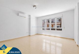 Apartament a Centro - Muelle Pesquero. Apartamento con terraza en la provincia de alicante, en torrevie