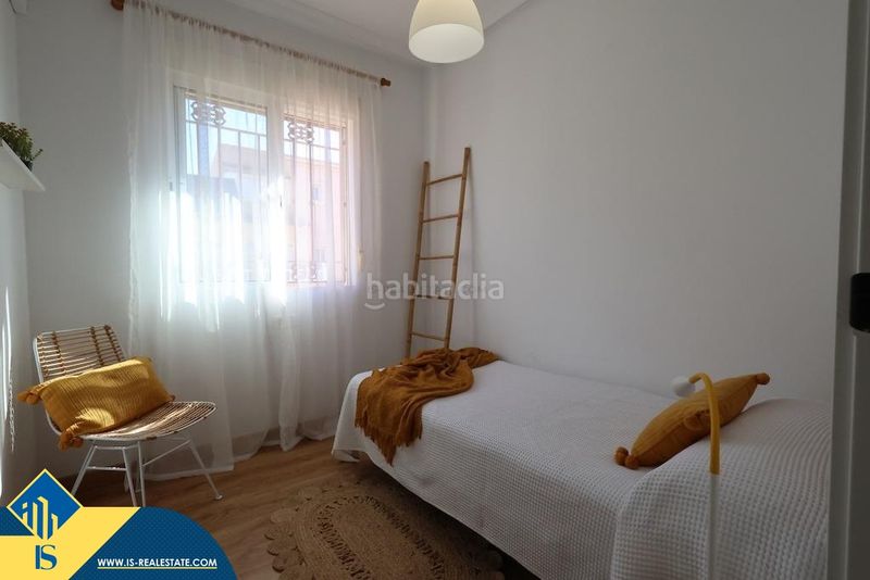 Foto d8c010c8-2d8e-4a16-885a-b992388660f5. Dúplex amb piscina a La Zenia Orihuela