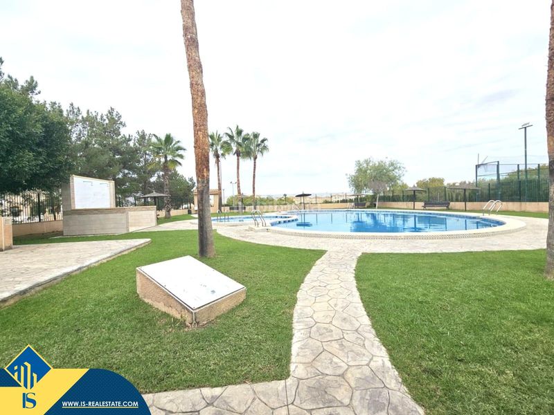 Foto 10075cbd-76d8-4552-951f-9df85e2a8f2d. Casa amb aparcament piscina a La Florida Orihuela