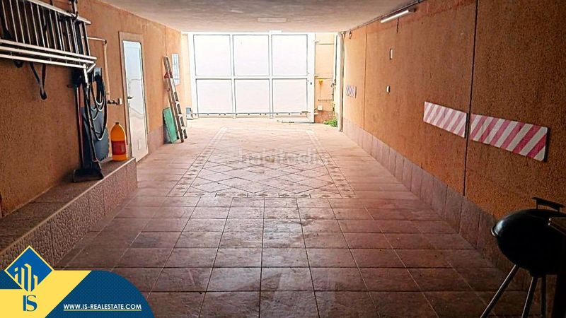 Foto e8939cd1-05ea-4a50-a653-0b61c16bf43d. Casa amb aparcament piscina a La Florida Orihuela