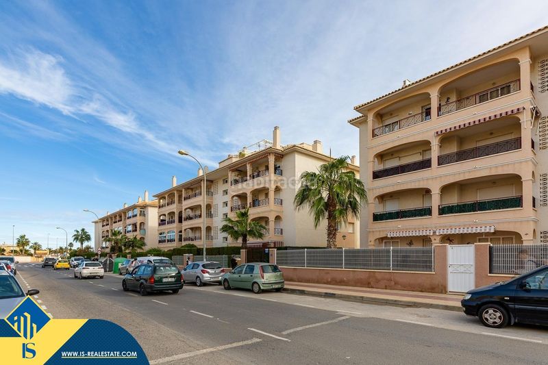 Foto f01b811d-81b1-4ad9-9218-4ab2812253a0. Pis amb piscina a La Florida Orihuela