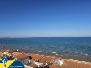 Pis a Guardamar Playa. Apartamento reformado con terraza, en la provincia de alicante,