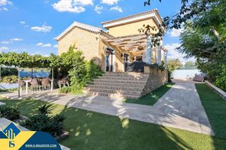 Xalet a Noroeste. Villa con piscina privada en la provincia de alicante, en la loc