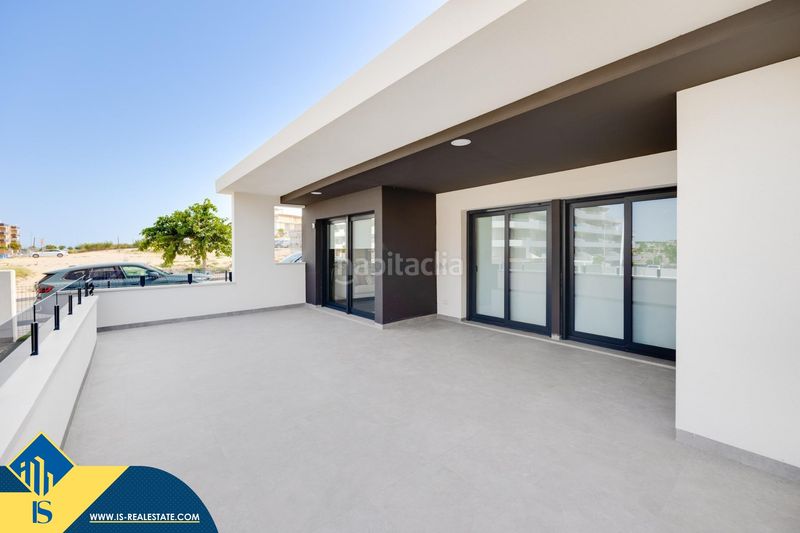 Foto 8450d6dd-3938-4d3b-8577-786e363170db. Ático  con piscina comunitaria, en la provincia de alicante, en la localidad . 2 habitaciones | 160 m en San Miguel de Salinas