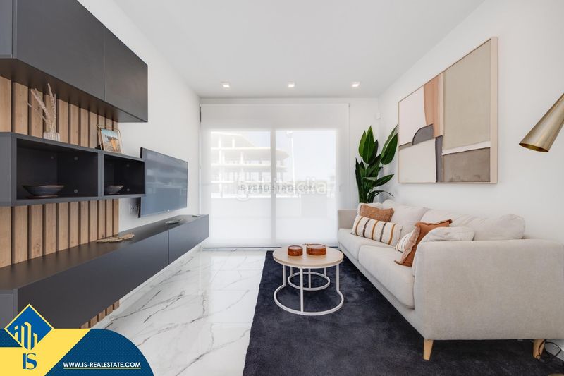 Foto ae7129c2-960e-4e87-b786-c12dbe83a2b1. Ático  con piscina comunitaria, en la provincia de alicante, en la localidad . 2 habitaciones | 160 m en San Miguel de Salinas