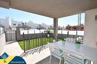 Casa a San Miguel de Salinas. Bungalow con piscina comunitaria, en la provincia de alicante, e