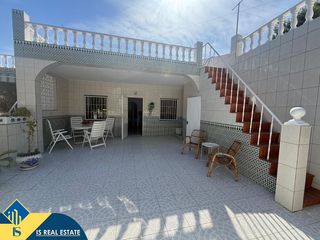Casa a Zona Carrefour - Urbanizaciones. Bungalow con terraza, en la provincia de alicante, en la ciudad
