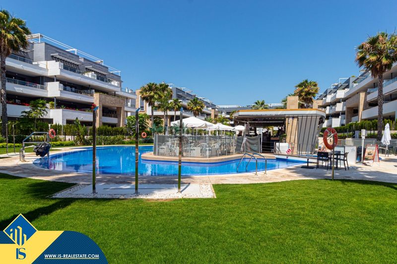 Foto 8fcbf114-b5be-44a6-8461-28e92a1472d7. Àtic amb aparcament piscina a Playa Flamenca Orihuela