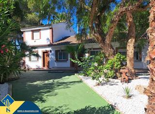 Chalet à Desamparados - Hurchillo - Torremendo. Villa con piscina privada en orihuela costa, provincia de alican