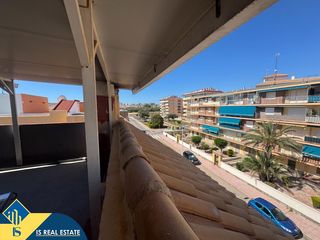 Dúplex a Los Europeos. Apartamento dúplex con terraza, en la provincia de alicante, en