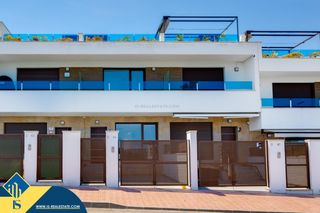 Casa a Los Balcones-Los Altos. Casa con piscina comunitaria, en la provincia de alicante, en la