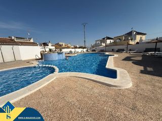 Xalet a Los Balcones-Los Altos. Casa con piscina comunitaria, en la provincia de alicante, en la