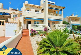 Casa adosada en Lomas de Campoamor - Las Ramblas. Casa con piscina comunitaria, en la provincia de alicante, en la