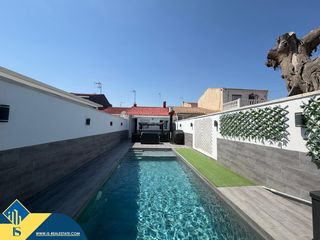 Haus in Zona Carrefour - Urbanizaciones. Bungalow reformado con piscina privada, en la provincia de alica