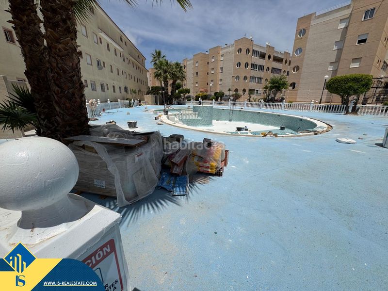 Foto cd69cfc4-8b25-4c93-b222-956d20ea4793. Casa amb piscina a Antonio Machado Torrevieja
