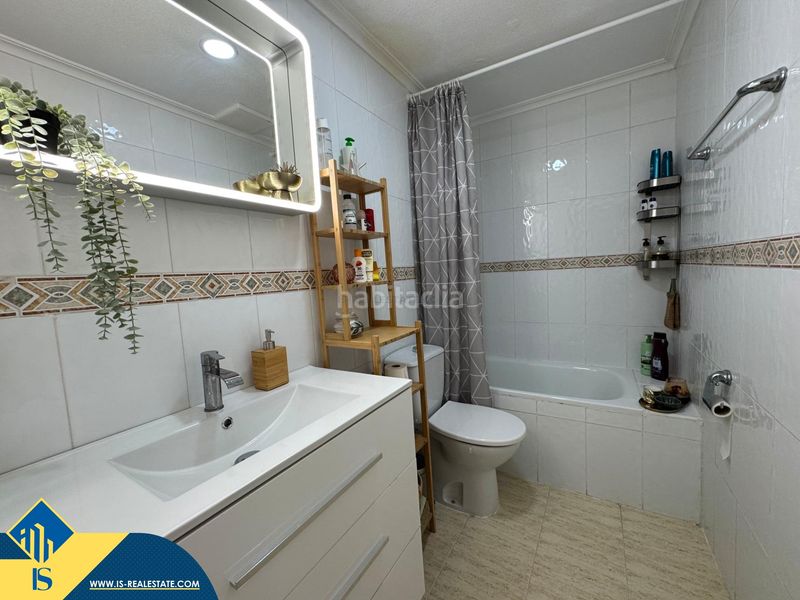 Foto e4374b57-119d-43ec-a376-54eeda6b1693. Casa amb piscina a Antonio Machado Torrevieja