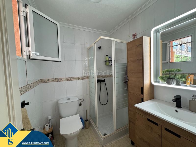 Foto f37b8175-f87b-4b2c-a9fc-3cea3490c119. Casa amb piscina a Antonio Machado Torrevieja