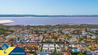 Xalet a Los Balcones-Los Altos. Villa con piscina privada, en la provincia de alicante, en la lo