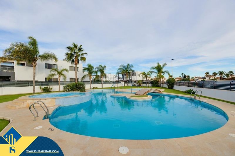 Foto 72bf021f-613a-4fa3-9ce4-5c51b8504652. Casa amb aparcament piscina a Aguas Nuevas Torrevieja