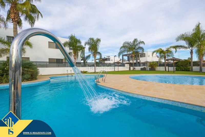 Foto d572f845-3409-4bb8-9c11-bf659812dcec. Casa amb aparcament piscina a Aguas Nuevas Torrevieja