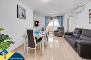 Pis a Las Piscinas Naturales. Apartamento con piscina comunitaria, en la provincia de alicante