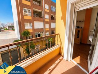 Apartament a Parque de las Naciones. Apartamento con terraza en la provincia de alicante, en torrevie