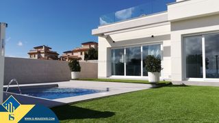 Xalet a Montesinos (Los). Villa con piscina privada en la provincia de alicante, en la loc
