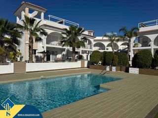 Flat in Rojales. Apartamento con piscina comunitaria, en la provincia de alicante
