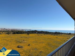 Penthouse in Punta Prima. Ático reformado con piscina comunitaria, en la provincia de alic