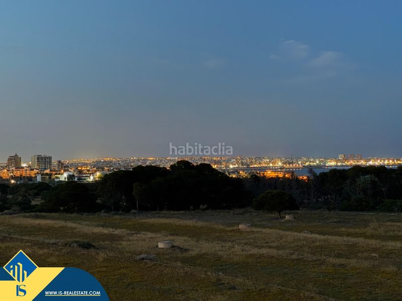 Foto d00d2b96-95f9-4296-8e9b-04ec32eee209. Àtic amb piscina a Punta Prima Torrevieja
