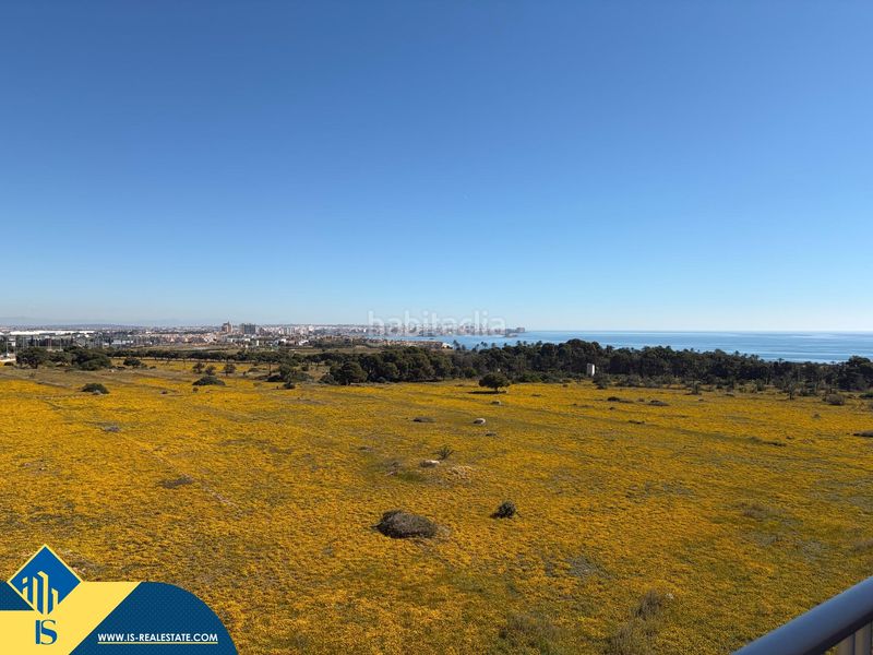 Foto e0f126ca-cb2e-4d1a-8677-5e3a78954342. Àtic amb piscina a Punta Prima Torrevieja