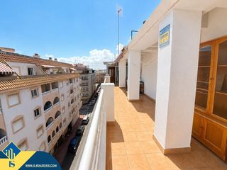 Penthouse in Las Piscinas Naturales. Ático con piscina comunitaria, en la provincia de alicante, en l