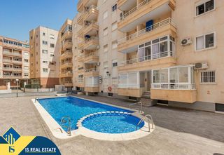 Penthouse in Las Piscinas Naturales. Ático con piscina comunitaria, en la provincia de alicante, en l
