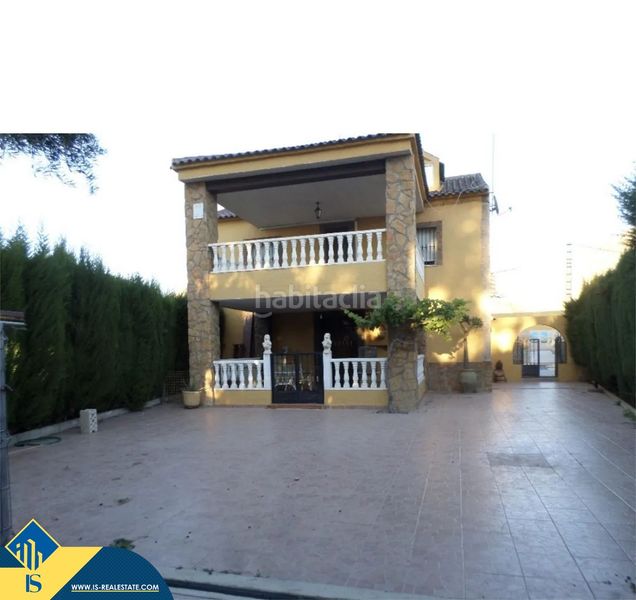 Foto 92b28728-1b92-4864-9469-2a6f0b7d3200. Xalet amb aparcament a Redován