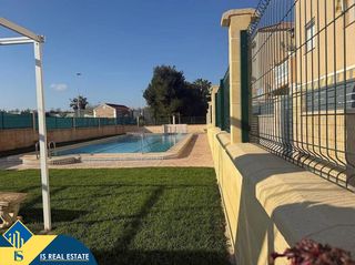 Casa a Aguas Nuevas. Bungalow con piscina comunitaria, en la provincia de alicante, e