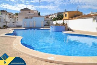 Casa a Los Balcones-Los Altos. Casa con piscina comunitaria, en la provincia de alicante, en la