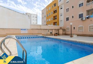 Penthouse in Centro - Muelle Pesquero. Ático con piscina comunitaria, en la provincia de alicante, ciud