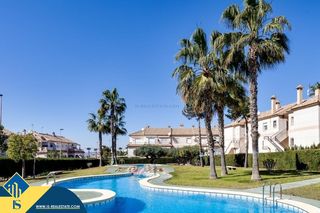 Casa a Aguas Nuevas. Bungalow con piscina comunitaria, en la provincia de alicante, e